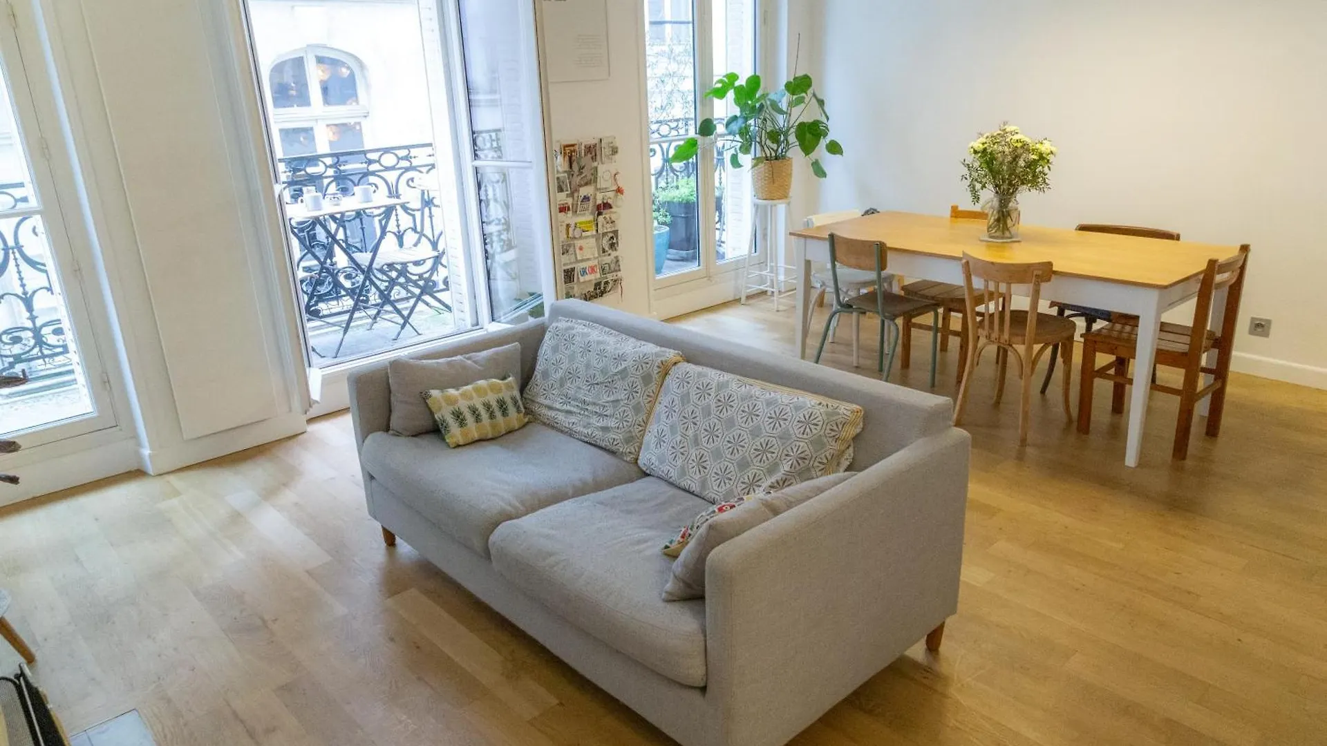 Sunny And Charming Heart Of Apartment Paris
